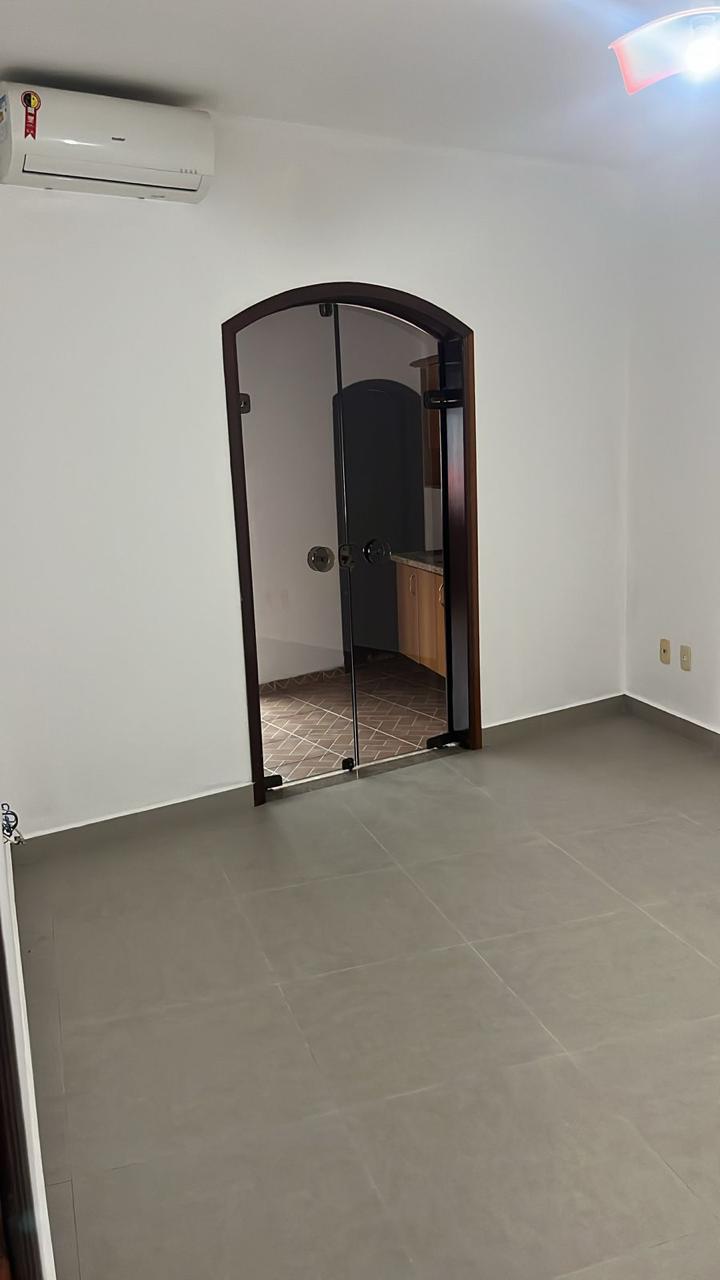  Excelente Sobrado à Venda – Oportunidade Imperdível!  ✨ 197m² de área construída  3 vagas de garagem 2 dormitórios espaçosos 3 banheiros Amplo salão de festas