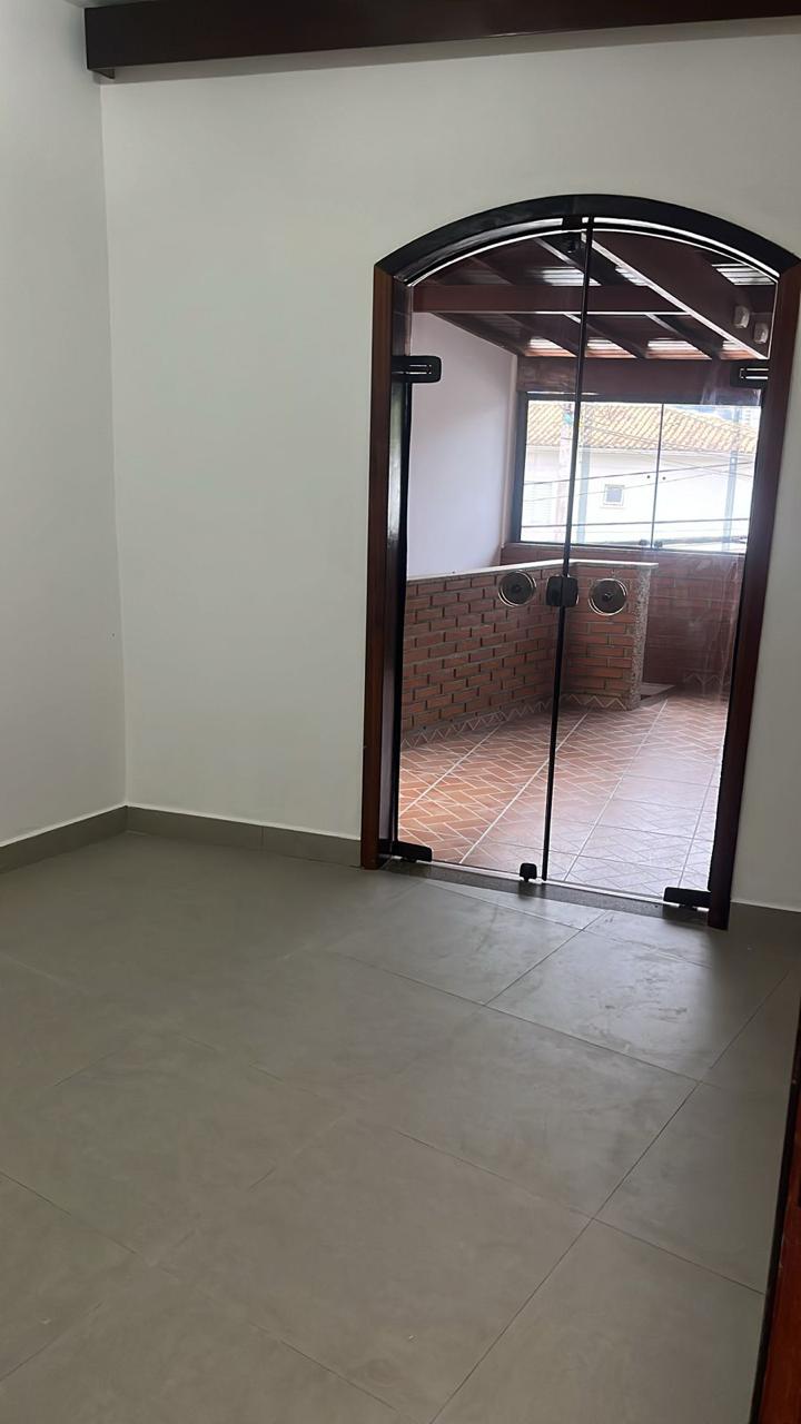  Excelente Sobrado à Venda – Oportunidade Imperdível!  ✨ 197m² de área construída  3 vagas de garagem 2 dormitórios espaçosos 3 banheiros Amplo salão de festas