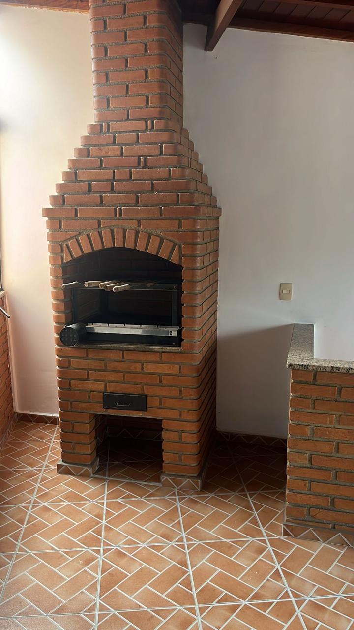  Excelente Sobrado à Venda – Oportunidade Imperdível!  ✨ 197m² de área construída  3 vagas de garagem 2 dormitórios espaçosos 3 banheiros Amplo salão de festas