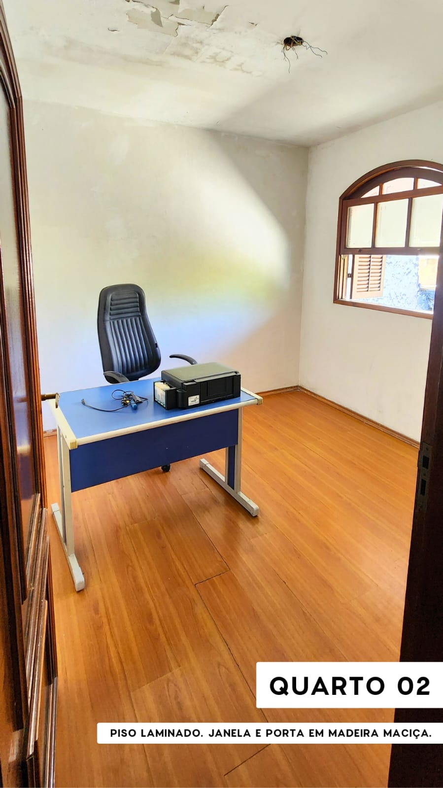   Sobrado completo, porteira fechada!  ✅ 3 dormitórios (1 suíte planejada) + 3 vagas  Rua sem saída, segurança e privacidade Churrasqueira + quintal + varanda privativa  Portões eletrônicos com interfone   Totalmente mobiliado – é entrar e morar!