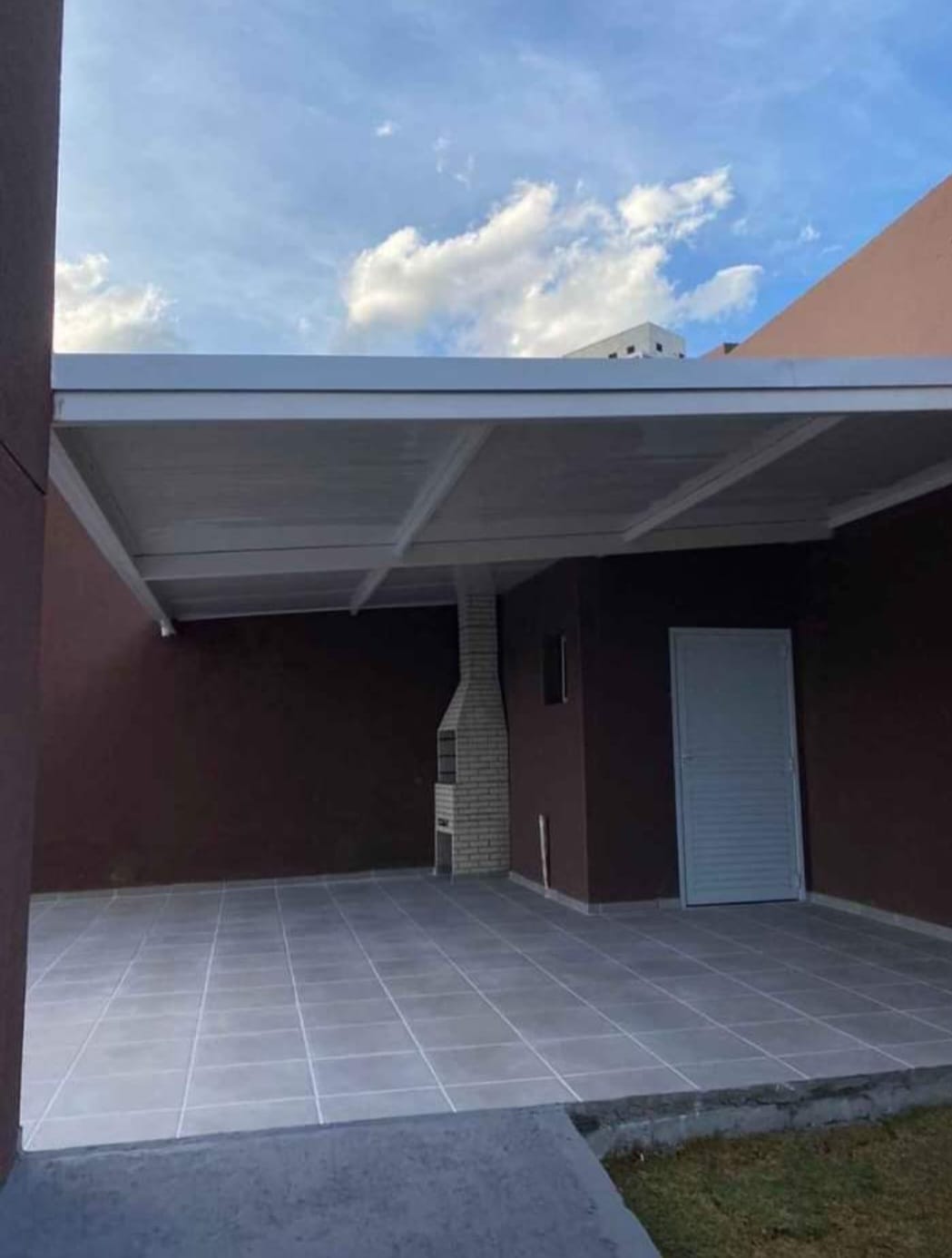  Lindo Apartamento com Vista Privilegiada – 24º Andar (Último Andar!)  Vila Matilde – Próximo ao Metrô  ✨ Destaques imperdíveis: ✔️ Vista livre de todas as janelas ✔️ Último andar – sem vizinhos acima ✔️ Divisa com apenas 1 apartamento ✔️ Ao lado do elevador ✔️ Condomínio novo com reconhecimento facial na portaria eletrônica ✔️ Clausura para segurança total