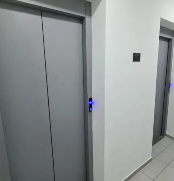  Lindo Apartamento com Vista Privilegiada – 24º Andar (Último Andar!)  Vila Matilde – Próximo ao Metrô  ✨ Destaques imperdíveis: ✔️ Vista livre de todas as janelas ✔️ Último andar – sem vizinhos acima ✔️ Divisa com apenas 1 apartamento ✔️ Ao lado do elevador ✔️ Condomínio novo com reconhecimento facial na portaria eletrônica ✔️ Clausura para segurança total