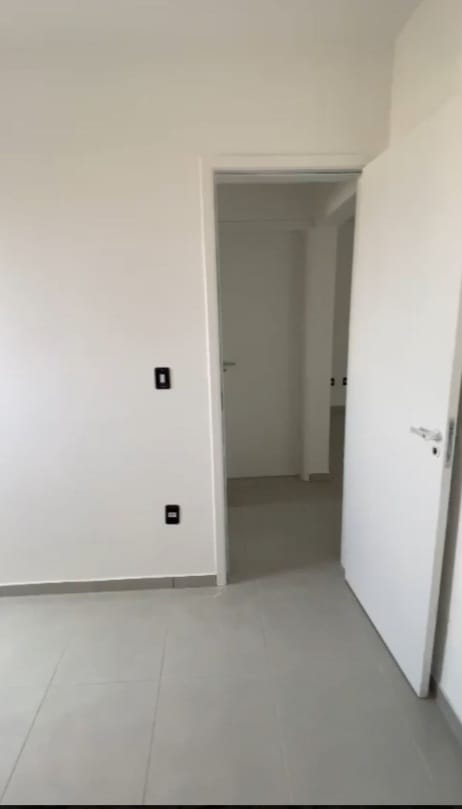  Lindo Apartamento com Vista Privilegiada – 24º Andar (Último Andar!)  Vila Matilde – Próximo ao Metrô  ✨ Destaques imperdíveis: ✔️ Vista livre de todas as janelas ✔️ Último andar – sem vizinhos acima ✔️ Divisa com apenas 1 apartamento ✔️ Ao lado do elevador ✔️ Condomínio novo com reconhecimento facial na portaria eletrônica ✔️ Clausura para segurança total