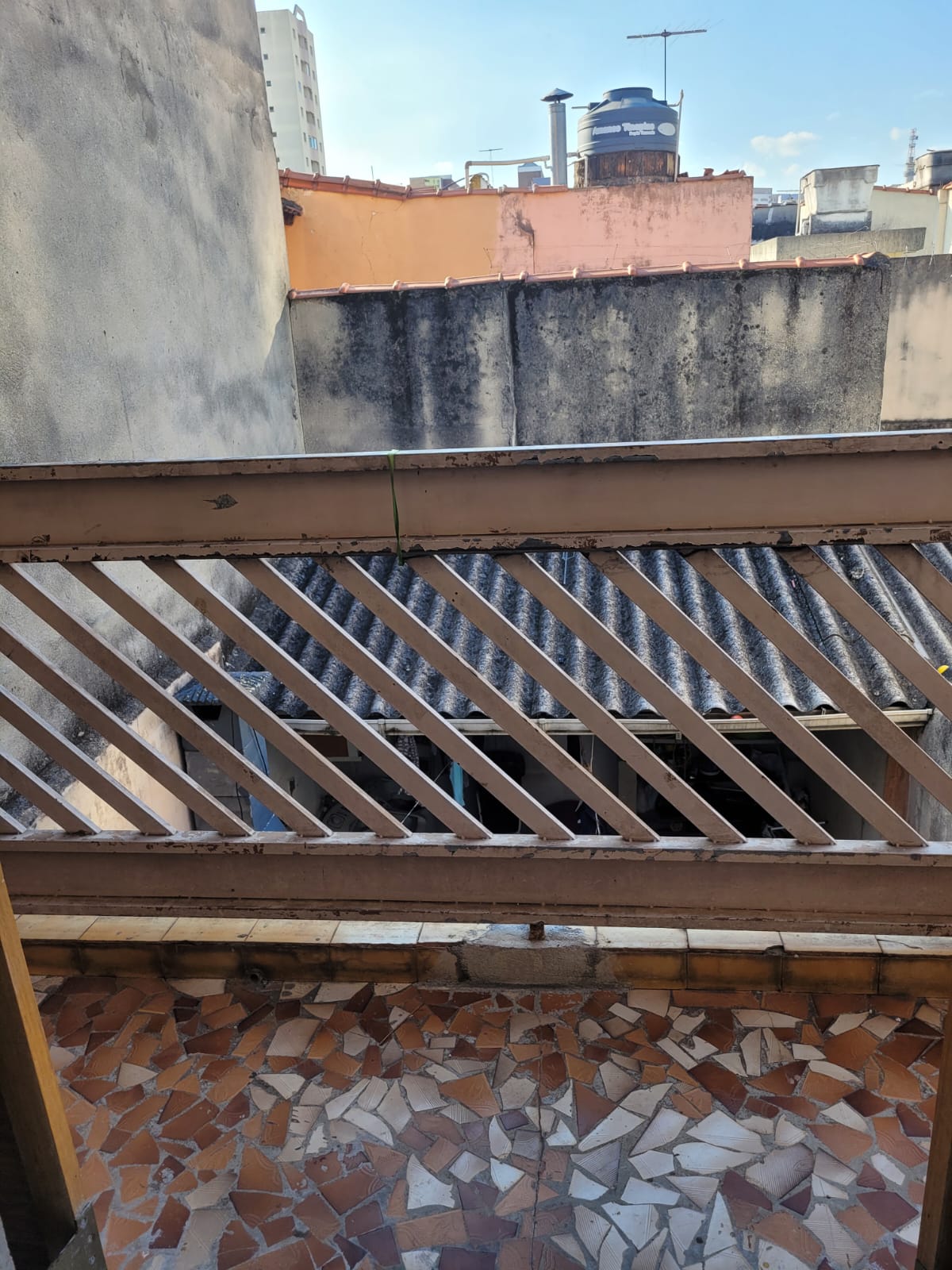 Casa à Venda  Penha de França  80 m²  2 Dormitórios   Rua Demini São Paulo SP  Casa aconchegante, espaçosa e muito bem localizada, próxima ao metrô e a todo comércio da região   Valor: R$ 5.250/m²