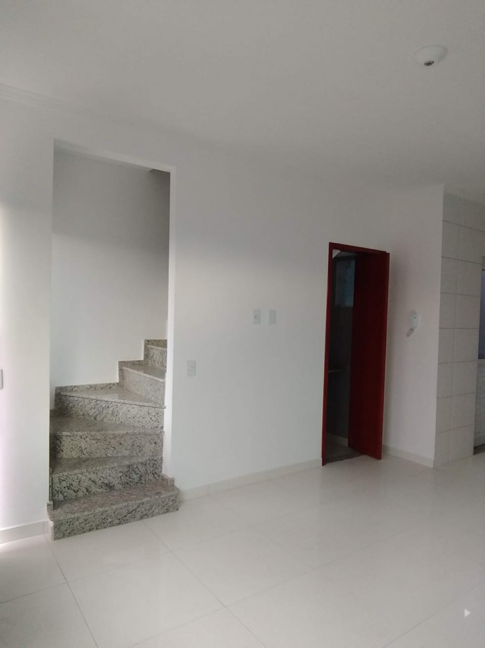 Sobrado à Venda  Itaim Paulista  ✨ Aproveite esta oportunidade única! ✨Localização: Rua Morro da Capoaba  Itaim Paulista Área: 60m² bem distribuídos  2 Suítes modernas  1 vagas de garagem  com vaga subterrânea para maior segurança e comodidade.