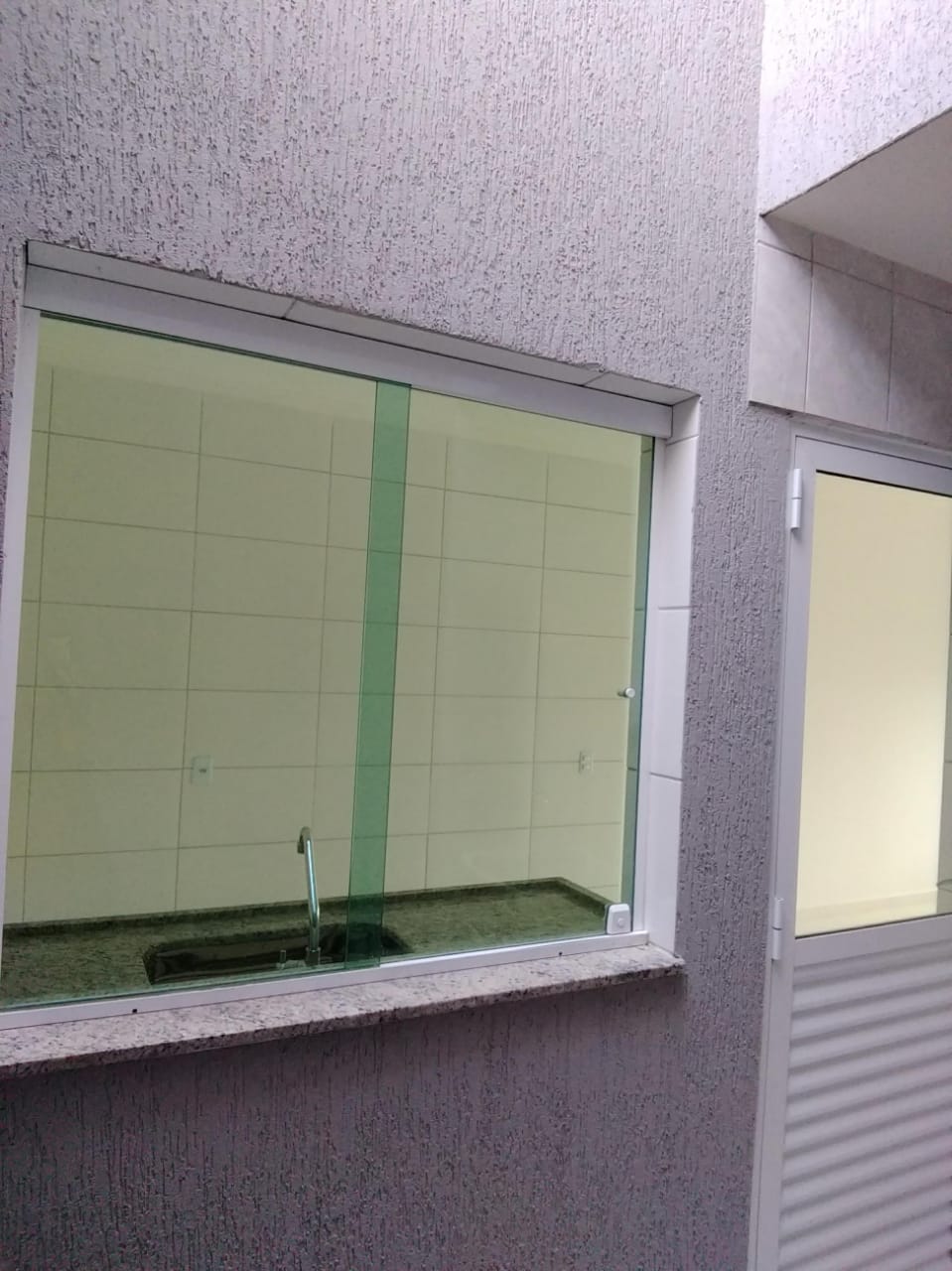 Sobrado à Venda  Itaim Paulista  ✨ Aproveite esta oportunidade única! ✨Localização: Rua Morro da Capoaba  Itaim Paulista Área: 60m² bem distribuídos  2 Suítes modernas  1 vagas de garagem  com vaga subterrânea para maior segurança e comodidade.