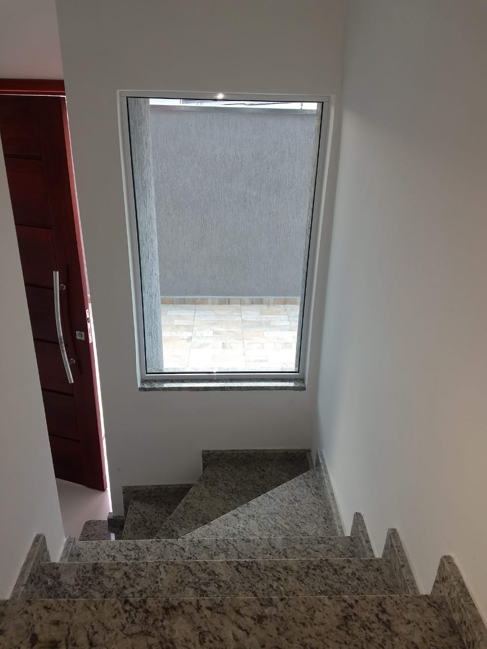 Sobrado à Venda  Itaim Paulista  ✨ Aproveite esta oportunidade única! ✨Localização: Rua Morro da Capoaba  Itaim Paulista Área: 60m² bem distribuídos  2 Suítes modernas  1 vagas de garagem  com vaga subterrânea para maior segurança e comodidade.