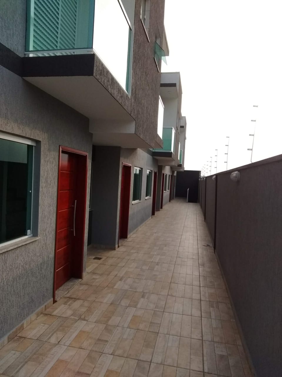 Sobrado à Venda  Itaim Paulista  ✨ Aproveite esta oportunidade única! ✨Localização: Rua Morro da Capoaba  Itaim Paulista Área: 60m² bem distribuídos  2 Suítes modernas  1 vagas de garagem  com vaga subterrânea para maior segurança e comodidade.