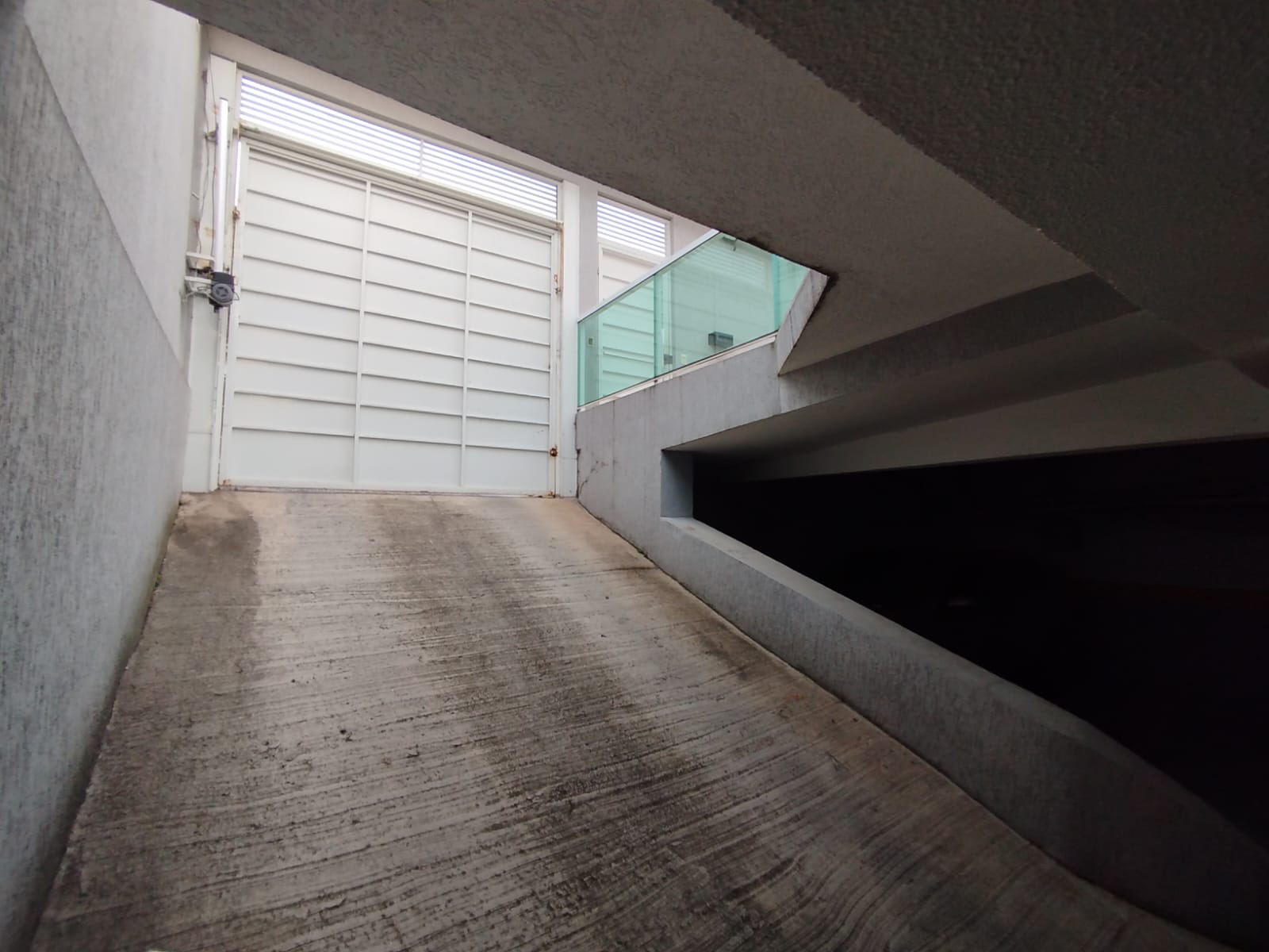 Sobrado à Venda  Itaim Paulista  ✨ Aproveite esta oportunidade única! ✨Localização: Rua Morro da Capoaba  Itaim Paulista Área: 60m² bem distribuídos  2 Suítes modernas  1 vagas de garagem  com vaga subterrânea para maior segurança e comodidade.