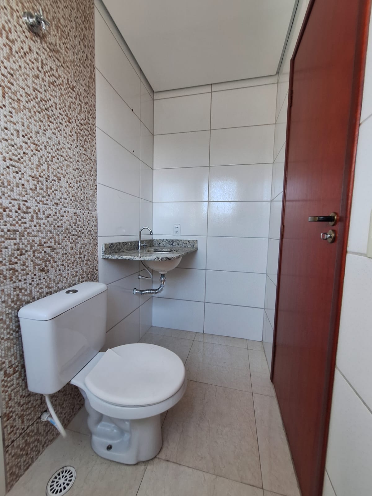 Sobrado à Venda  Itaim Paulista  ✨ Aproveite esta oportunidade única! ✨Localização: Rua Morro da Capoaba  Itaim Paulista Área: 60m² bem distribuídos  2 Suítes modernas  1 vagas de garagem  com vaga subterrânea para maior segurança e comodidade.