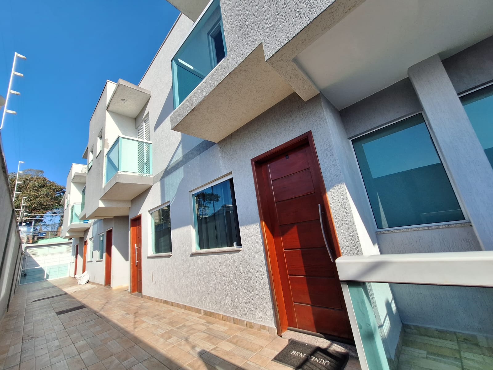 Sobrado à Venda  Itaim Paulista  ✨ Aproveite esta oportunidade única! ✨Localização: Rua Morro da Capoaba  Itaim Paulista Área: 60m² bem distribuídos  2 Suítes modernas  1 vagas de garagem  com vaga subterrânea para maior segurança e comodidade.