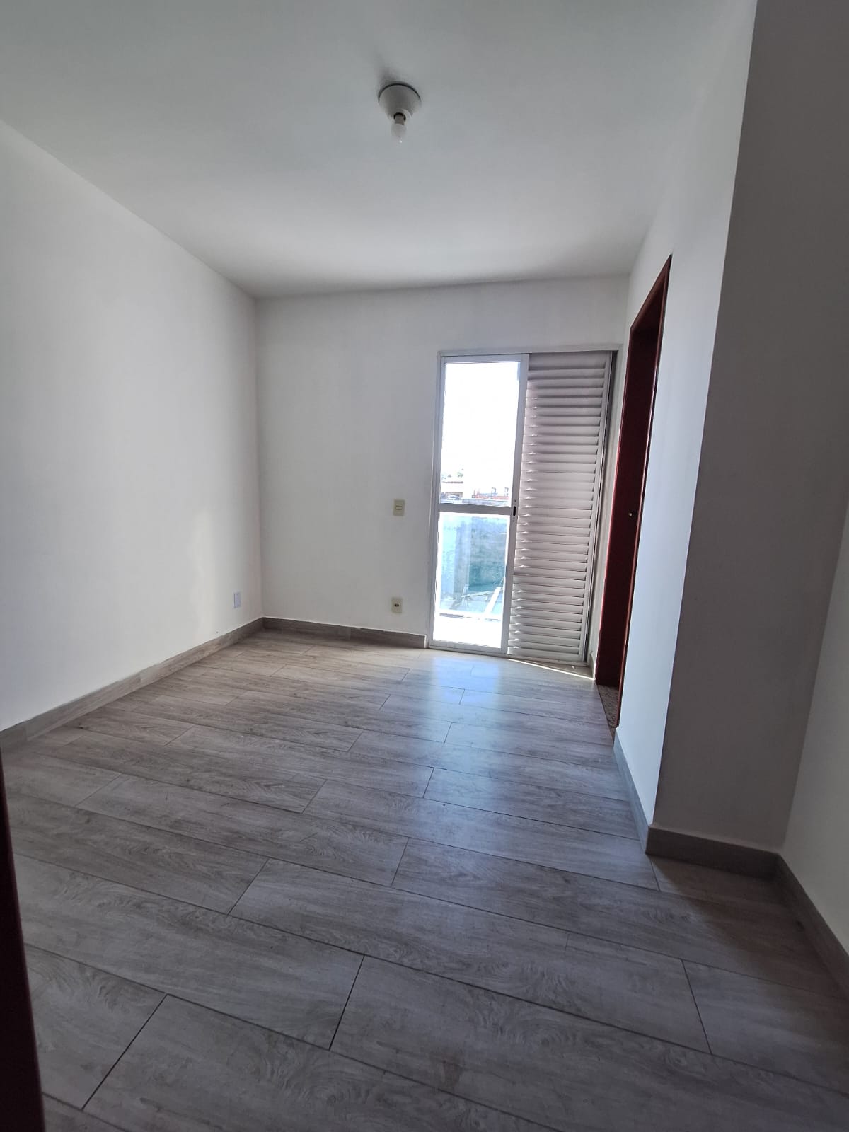 Sobrado à Venda  Itaim Paulista  ✨ Aproveite esta oportunidade única! ✨Localização: Rua Morro da Capoaba  Itaim Paulista Área: 60m² bem distribuídos  2 Suítes modernas  1 vagas de garagem  com vaga subterrânea para maior segurança e comodidade.