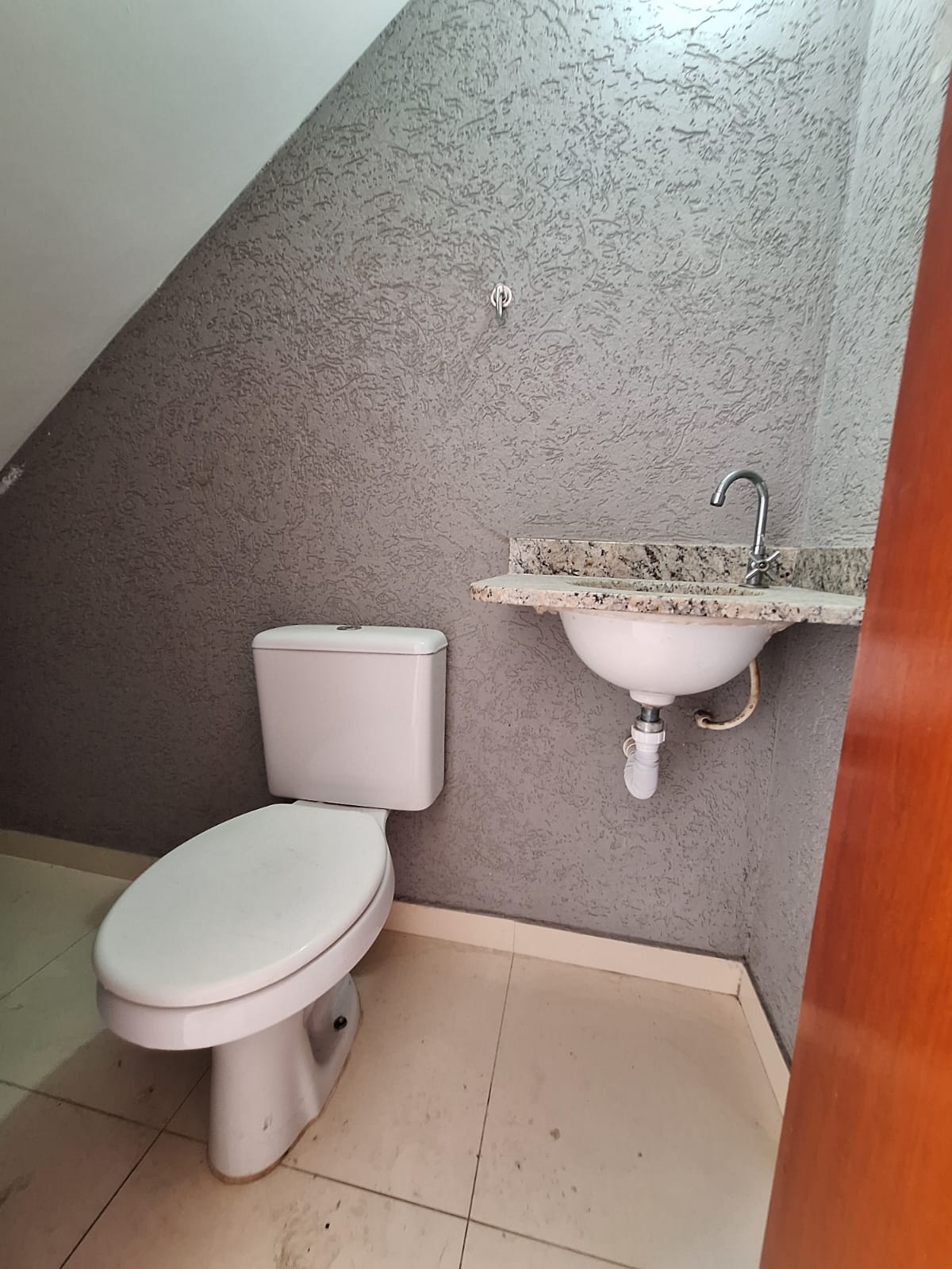 Sobrado à Venda  Itaim Paulista  ✨ Aproveite esta oportunidade única! ✨Localização: Rua Morro da Capoaba  Itaim Paulista Área: 60m² bem distribuídos  2 Suítes modernas  1 vagas de garagem  com vaga subterrânea para maior segurança e comodidade.