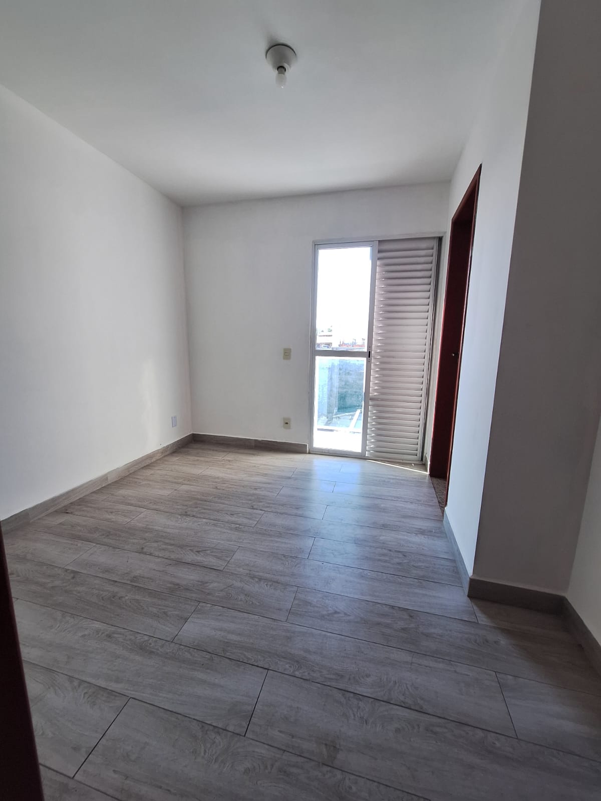 Sobrado à Venda  Itaim Paulista  ✨ Aproveite esta oportunidade única! ✨Localização: Rua Morro da Capoaba  Itaim Paulista Área: 60m² bem distribuídos  2 Suítes modernas  1 vagas de garagem  com vaga subterrânea para maior segurança e comodidade.