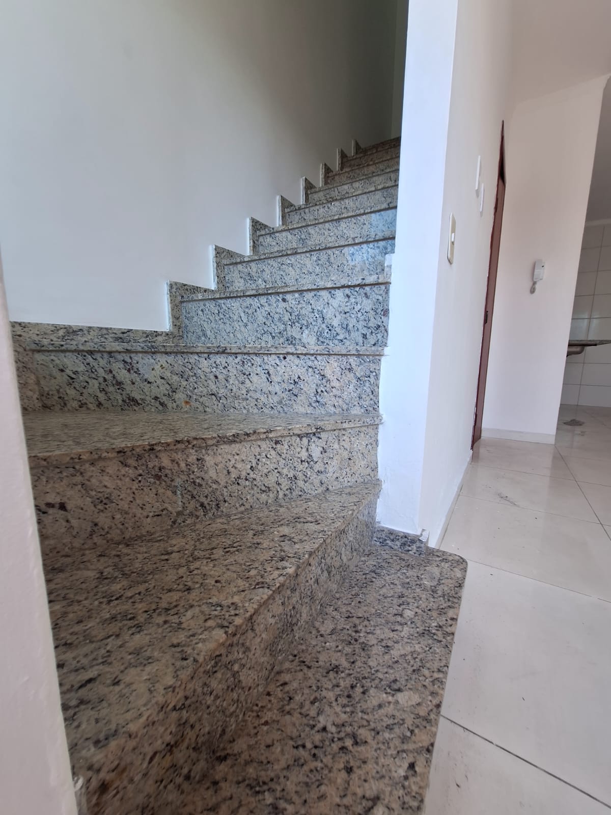 Sobrado à Venda  Itaim Paulista  ✨ Aproveite esta oportunidade única! ✨Localização: Rua Morro da Capoaba  Itaim Paulista Área: 60m² bem distribuídos  2 Suítes modernas  1 vagas de garagem  com vaga subterrânea para maior segurança e comodidade.