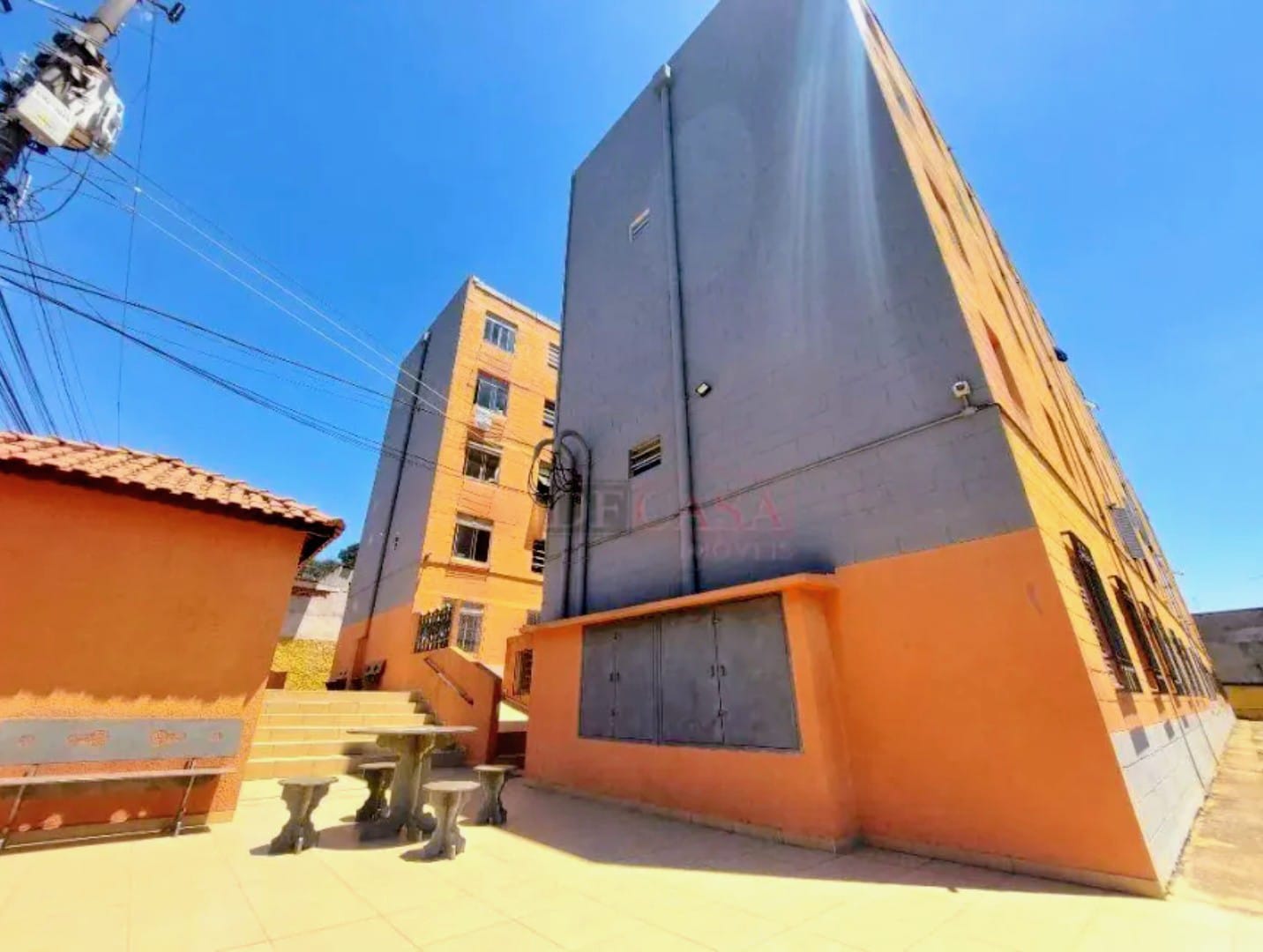 Apartamento Reformado e Bem Localizado – Rua Giulio Ferro  Condomínio 1 vaga de garagem coberta e fechada  Documentação ok  ✨ Destaques do imóvel:  Amplo, reformado e bem conservado  2 dormitórios com móveis planejados  Sala espaçosa  Cozinha planejada  Banheiro com box de vidro  Lavanderia .