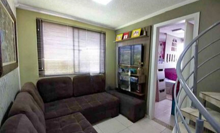 Apartamento à Venda – Cidade Líder  ✨ Destaques do Imóvel:  2 dormitórios planejados  112 m² totalmente mobiliado “porteira fechada”  Sala com sofá e painel de TV  Cozinha planejada com geladeira e micro-ondas  Quartos planejados, cama queen  Área superior com churrasqueira, máquina de lavar e armário  Espaço para escritório com mesa e cadeira  Excelente localização em Cidade Líder.