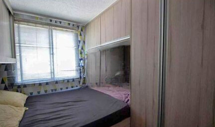 Apartamento à Venda – Cidade Líder  ✨ Destaques do Imóvel:  2 dormitórios planejados  112 m² totalmente mobiliado “porteira fechada”  Sala com sofá e painel de TV  Cozinha planejada com geladeira e micro-ondas  Quartos planejados, cama queen  Área superior com churrasqueira, máquina de lavar e armário  Espaço para escritório com mesa e cadeira  Excelente localização em Cidade Líder.