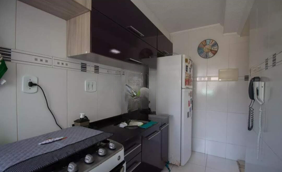 Apartamento à Venda – Cidade Líder  ✨ Destaques do Imóvel:  2 dormitórios planejados  112 m² totalmente mobiliado “porteira fechada”  Sala com sofá e painel de TV  Cozinha planejada com geladeira e micro-ondas  Quartos planejados, cama queen  Área superior com churrasqueira, máquina de lavar e armário  Espaço para escritório com mesa e cadeira  Excelente localização em Cidade Líder.