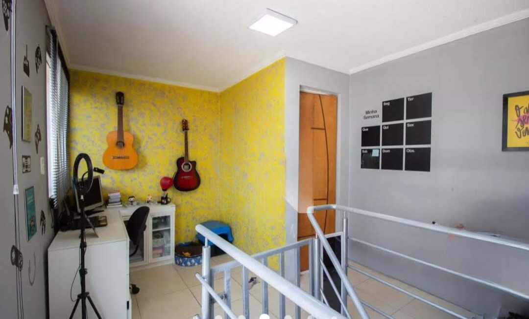 Apartamento à Venda – Cidade Líder  ✨ Destaques do Imóvel:  2 dormitórios planejados  112 m² totalmente mobiliado “porteira fechada”  Sala com sofá e painel de TV  Cozinha planejada com geladeira e micro-ondas  Quartos planejados, cama queen  Área superior com churrasqueira, máquina de lavar e armário  Espaço para escritório com mesa e cadeira  Excelente localização em Cidade Líder.