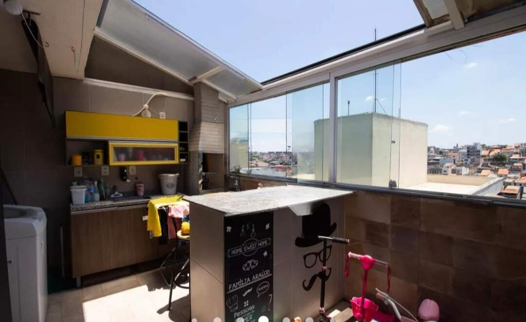 Apartamento à Venda – Cidade Líder  ✨ Destaques do Imóvel:  2 dormitórios planejados  112 m² totalmente mobiliado “porteira fechada”  Sala com sofá e painel de TV  Cozinha planejada com geladeira e micro-ondas  Quartos planejados, cama queen  Área superior com churrasqueira, máquina de lavar e armário  Espaço para escritório com mesa e cadeira  Excelente localização em Cidade Líder.