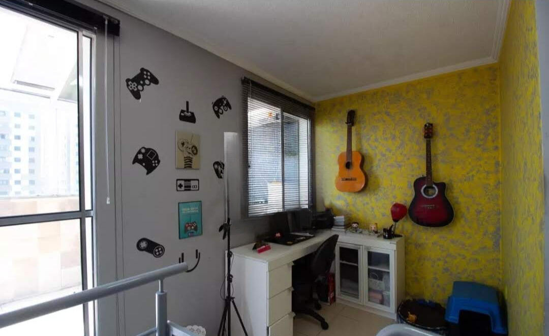 Apartamento à Venda – Cidade Líder  ✨ Destaques do Imóvel:  2 dormitórios planejados  112 m² totalmente mobiliado “porteira fechada”  Sala com sofá e painel de TV  Cozinha planejada com geladeira e micro-ondas  Quartos planejados, cama queen  Área superior com churrasqueira, máquina de lavar e armário  Espaço para escritório com mesa e cadeira  Excelente localização em Cidade Líder.