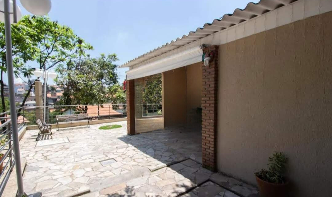 Apartamento à Venda – Cidade Líder  ✨ Destaques do Imóvel:  2 dormitórios planejados  112 m² totalmente mobiliado “porteira fechada”  Sala com sofá e painel de TV  Cozinha planejada com geladeira e micro-ondas  Quartos planejados, cama queen  Área superior com churrasqueira, máquina de lavar e armário  Espaço para escritório com mesa e cadeira  Excelente localização em Cidade Líder.