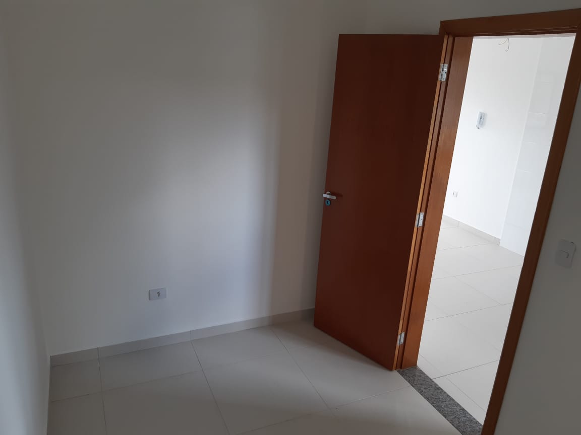 Lançamento – Apartamentos Novos em Artur Alvim   Prédio com 3 andares, unidades de 1 dormitório, sala, cozinha e banheiro. Acabamento moderno com piso em porcelanato e azulejos de primeira linha na cozinha e no banheiro.