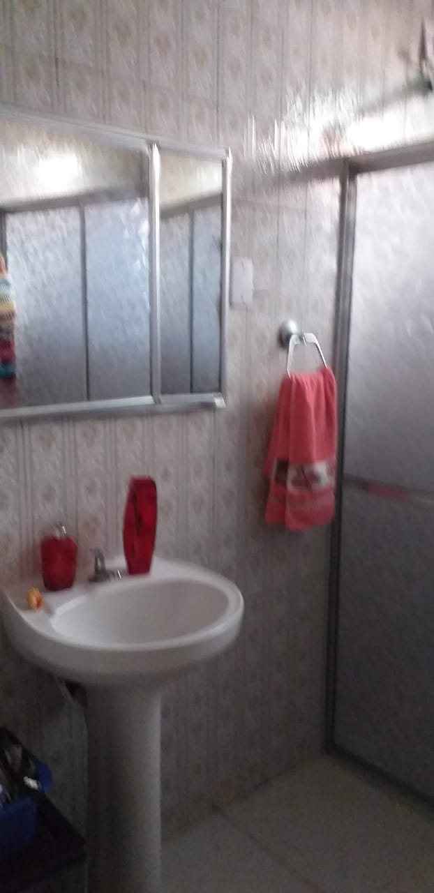  Casa à Venda  Vila Jacuí  São Miguel Paulista  110m² Construídos   com suíte na parte superior, localizada na Vila Jacuí, próxima à Universidade Cruzeiro do Sul e com fácil acesso à Avenida São Miguel.