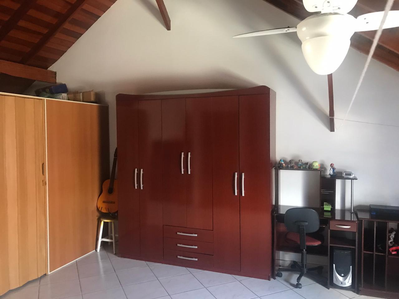 Casa em Condomínio Fechado – Vila Granada   ✨ Características do Imóvel:  3 dormitórios (sendo 2 suítes)  154 m²  2 vagas de garagem  Sala com dois ambientes e lavabo  Quarto com sacada  Sótão com suíte e pé direito alto   Condomínio com lazer