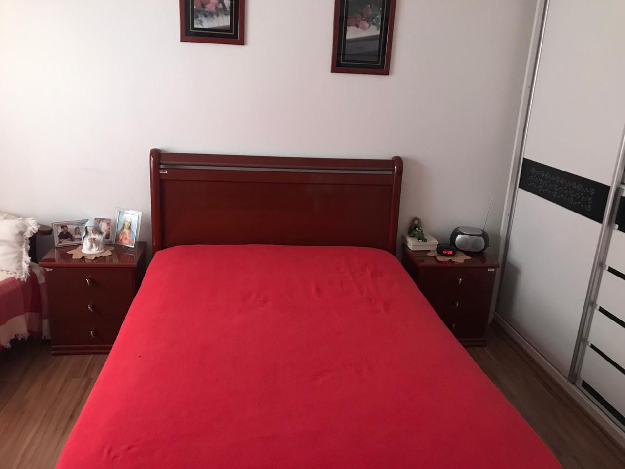 Casa em Condomínio Fechado – Vila Granada   ✨ Características do Imóvel:  3 dormitórios (sendo 2 suítes)  154 m²  2 vagas de garagem  Sala com dois ambientes e lavabo  Quarto com sacada  Sótão com suíte e pé direito alto   Condomínio com lazer