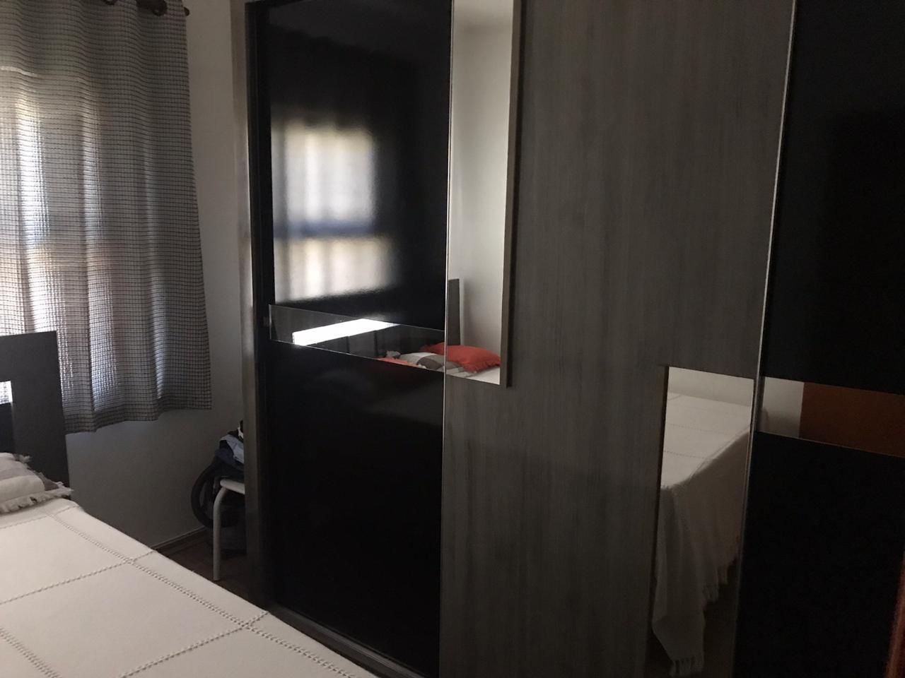 Casa em Condomínio Fechado – Vila Granada   ✨ Características do Imóvel:  3 dormitórios (sendo 2 suítes)  154 m²  2 vagas de garagem  Sala com dois ambientes e lavabo  Quarto com sacada  Sótão com suíte e pé direito alto   Condomínio com lazer