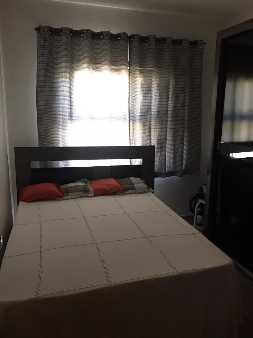 Casa em Condomínio Fechado – Vila Granada   ✨ Características do Imóvel:  3 dormitórios (sendo 2 suítes)  154 m²  2 vagas de garagem  Sala com dois ambientes e lavabo  Quarto com sacada  Sótão com suíte e pé direito alto   Condomínio com lazer