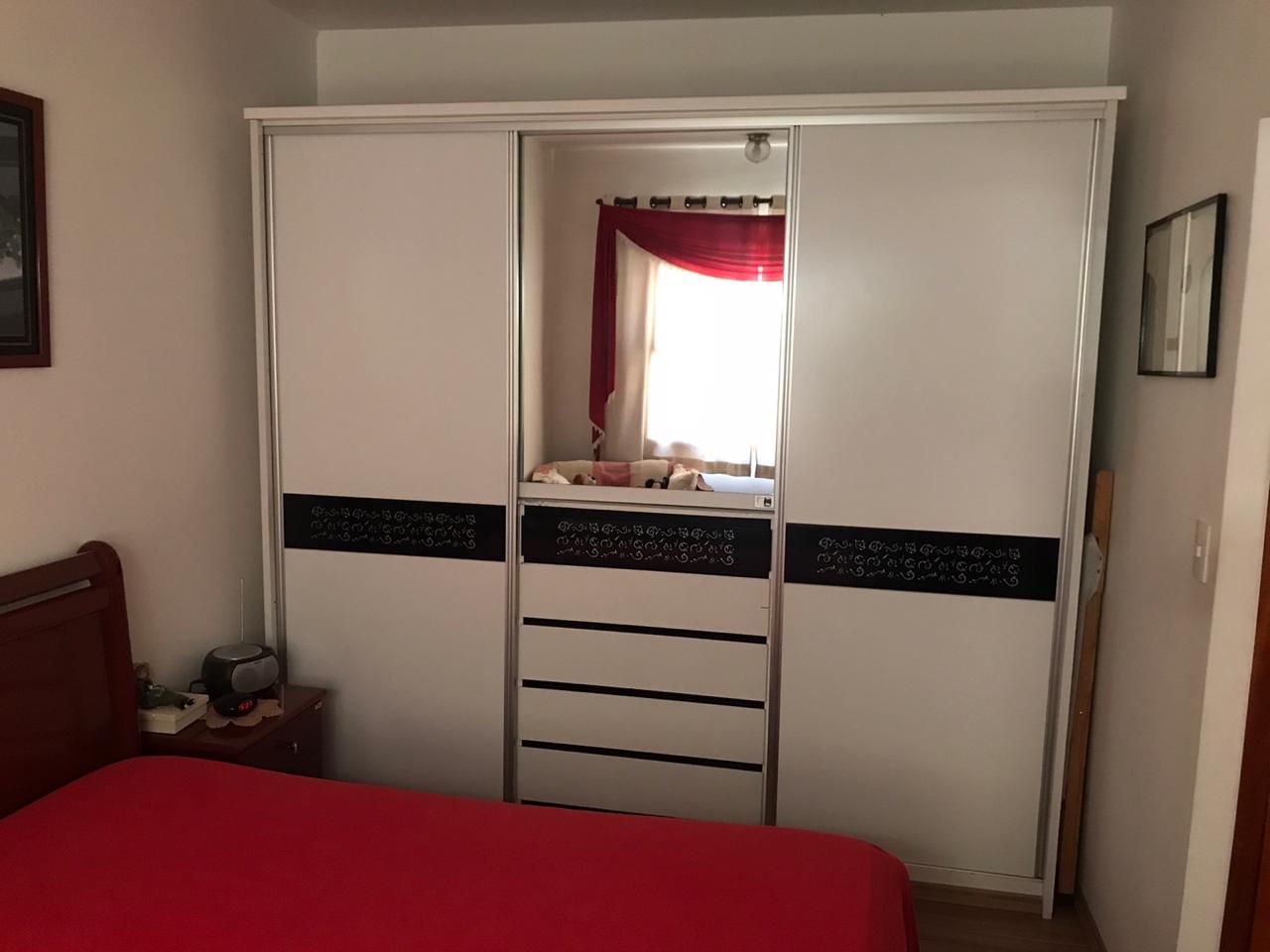 Casa em Condomínio Fechado – Vila Granada   ✨ Características do Imóvel:  3 dormitórios (sendo 2 suítes)  154 m²  2 vagas de garagem  Sala com dois ambientes e lavabo  Quarto com sacada  Sótão com suíte e pé direito alto   Condomínio com lazer