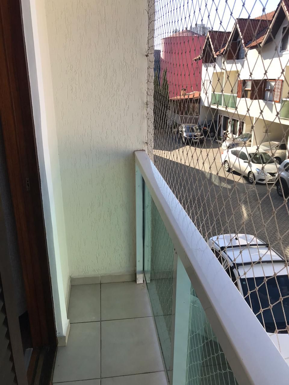 Casa em Condomínio Fechado – Vila Granada   ✨ Características do Imóvel:  3 dormitórios (sendo 2 suítes)  154 m²  2 vagas de garagem  Sala com dois ambientes e lavabo  Quarto com sacada  Sótão com suíte e pé direito alto   Condomínio com lazer