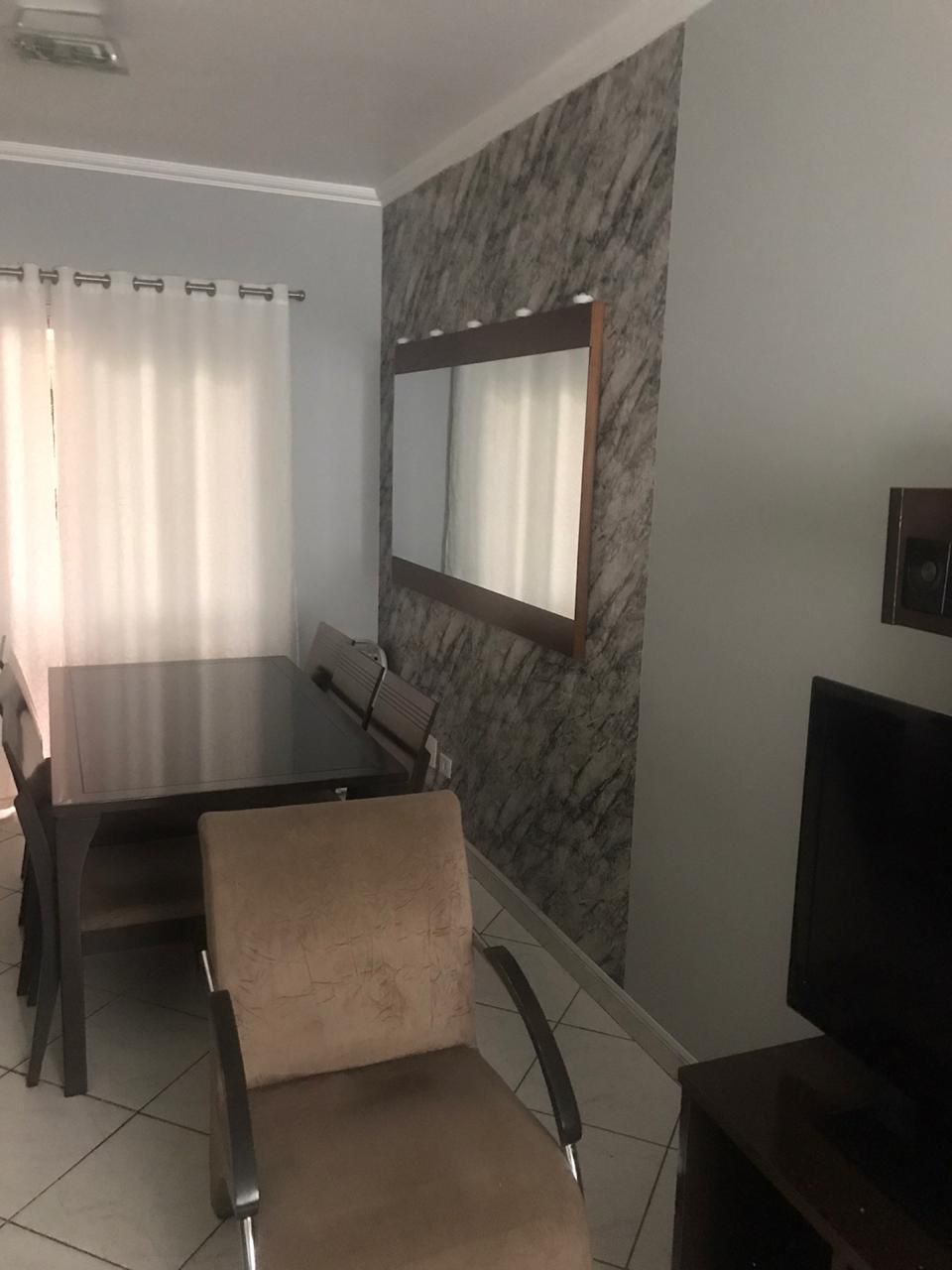 Casa em Condomínio Fechado – Vila Granada   ✨ Características do Imóvel:  3 dormitórios (sendo 2 suítes)  154 m²  2 vagas de garagem  Sala com dois ambientes e lavabo  Quarto com sacada  Sótão com suíte e pé direito alto   Condomínio com lazer