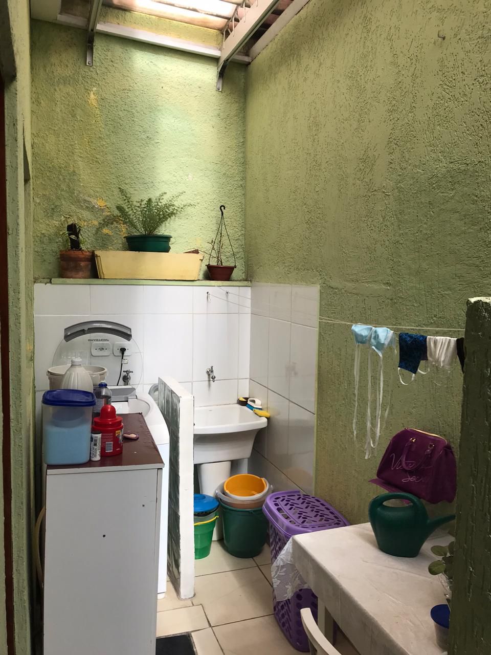 Casa em Condomínio Fechado – Vila Granada   ✨ Características do Imóvel:  3 dormitórios (sendo 2 suítes)  154 m²  2 vagas de garagem  Sala com dois ambientes e lavabo  Quarto com sacada  Sótão com suíte e pé direito alto   Condomínio com lazer