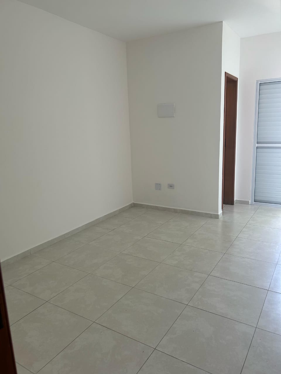  SOBRADO FRONTAL COM DESCONTO EXCLUSIVO!   Rua Antônio Lopes Jardim Bandeirantes (Cidade Líder)   3 Dormitórios (1 Suíte)  2 Vagas  106m² Construídos  Quintal  Jardim de Inverno  Sacada 