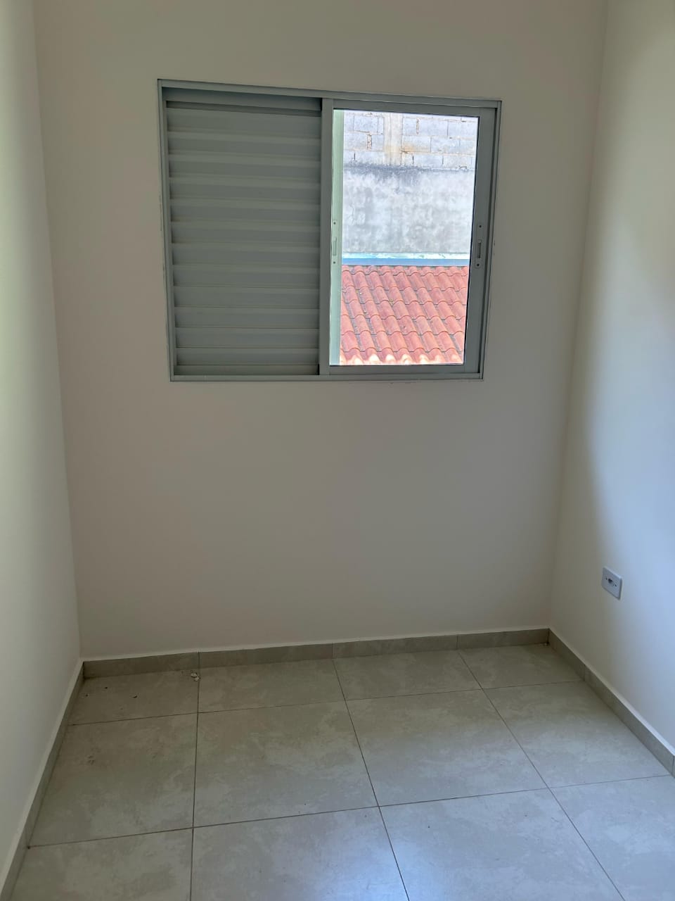  SOBRADO FRONTAL COM DESCONTO EXCLUSIVO!   Rua Antônio Lopes Jardim Bandeirantes (Cidade Líder)   3 Dormitórios (1 Suíte)  2 Vagas  106m² Construídos  Quintal  Jardim de Inverno  Sacada 