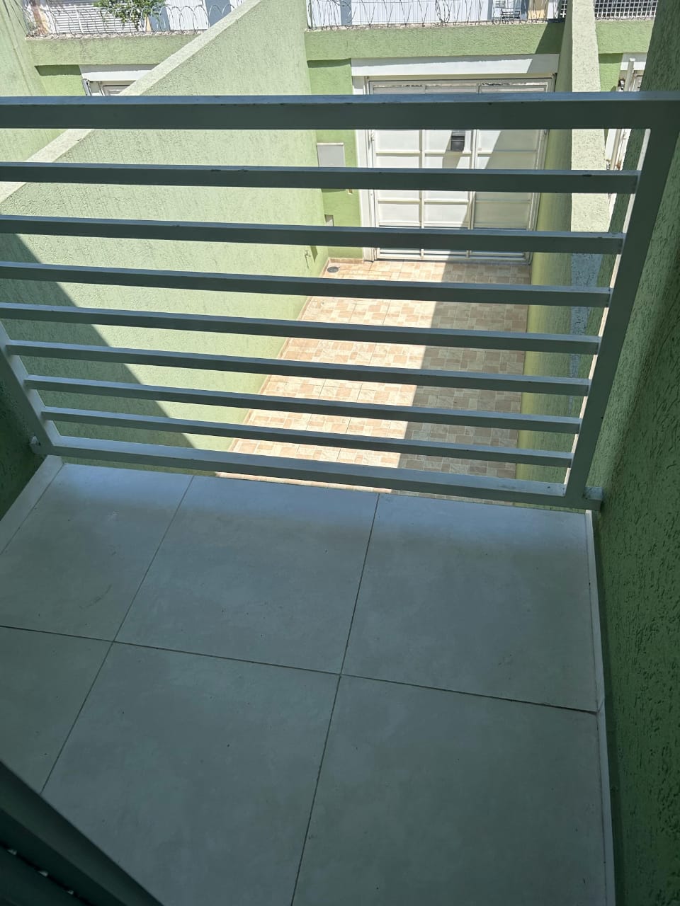  SOBRADO FRONTAL COM DESCONTO EXCLUSIVO!   Rua Antônio Lopes Jardim Bandeirantes (Cidade Líder)   3 Dormitórios (1 Suíte)  2 Vagas  106m² Construídos  Quintal  Jardim de Inverno  Sacada 