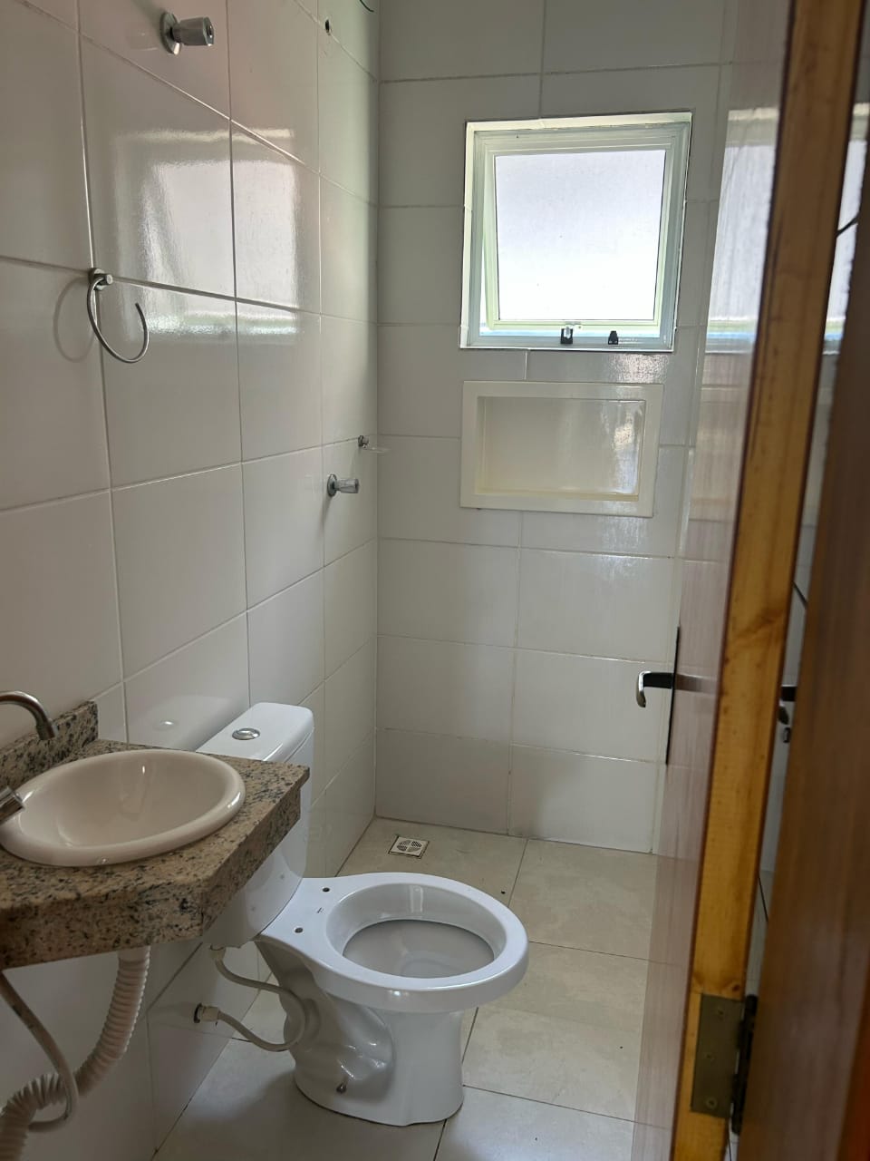  SOBRADO FRONTAL COM DESCONTO EXCLUSIVO!   Rua Antônio Lopes Jardim Bandeirantes (Cidade Líder)   3 Dormitórios (1 Suíte)  2 Vagas  106m² Construídos  Quintal  Jardim de Inverno  Sacada 