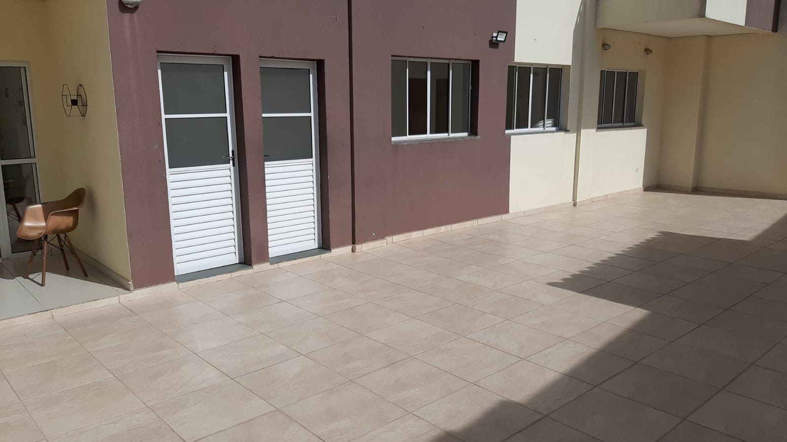  APARTAMENTO COM DESCONTO IMPERDÍVEL!   Jardim Imperador  Apenas 2 km do Shopping Aricanduva!   2 Dormitórios  1 Vaga Coberta Definitiva  Condomínio com elevador, salão de festas, churrasqueira e playground