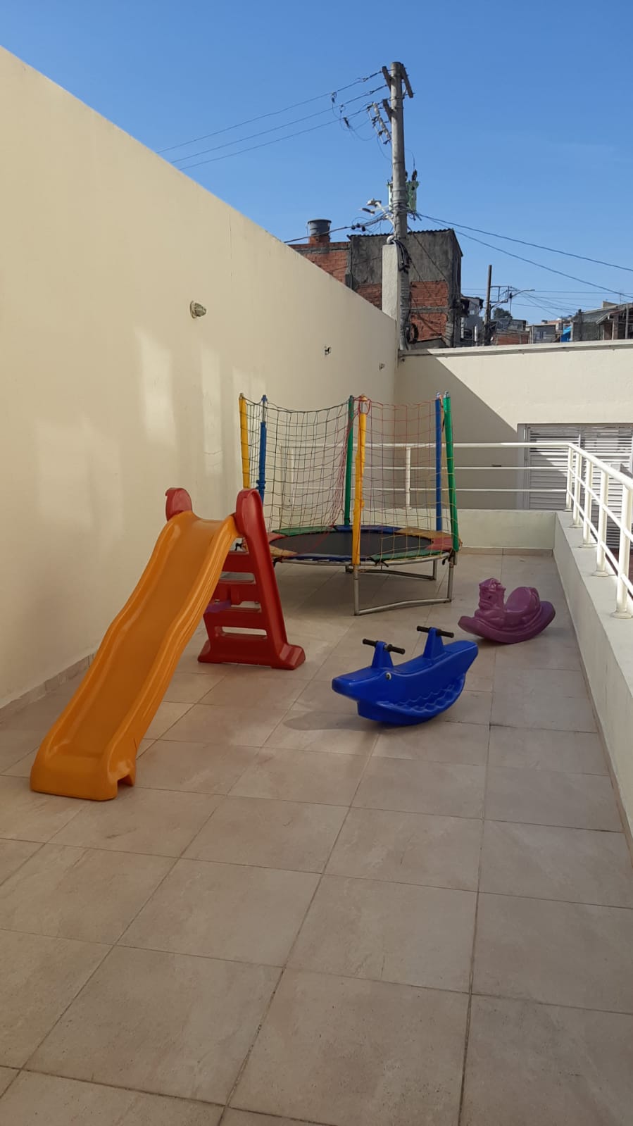  APARTAMENTO COM DESCONTO IMPERDÍVEL!   Jardim Imperador  Apenas 2 km do Shopping Aricanduva!   2 Dormitórios  1 Vaga Coberta Definitiva  Condomínio com elevador, salão de festas, churrasqueira e playground