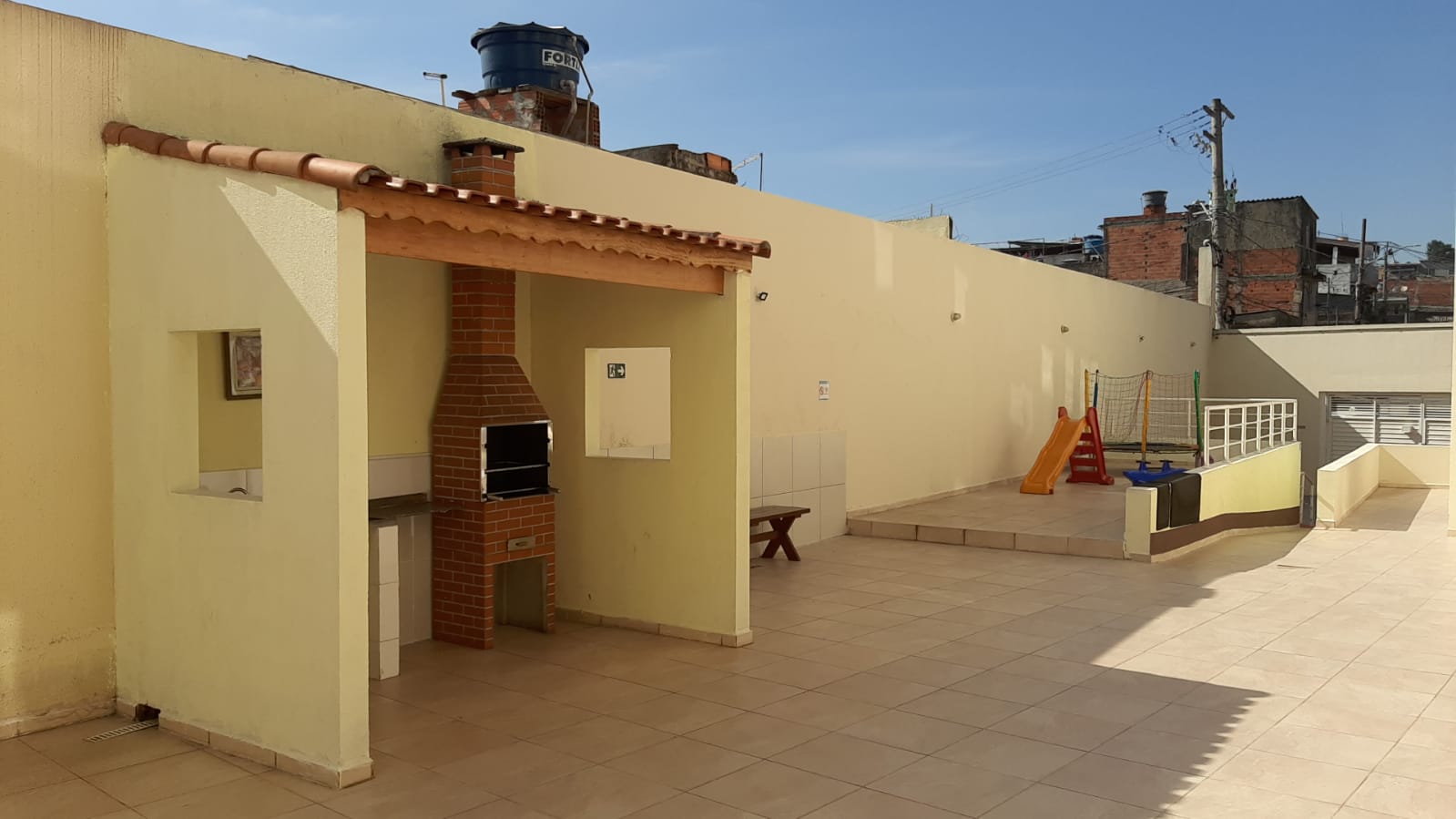  APARTAMENTO COM DESCONTO IMPERDÍVEL!   Jardim Imperador  Apenas 2 km do Shopping Aricanduva!   2 Dormitórios  1 Vaga Coberta Definitiva  Condomínio com elevador, salão de festas, churrasqueira e playground