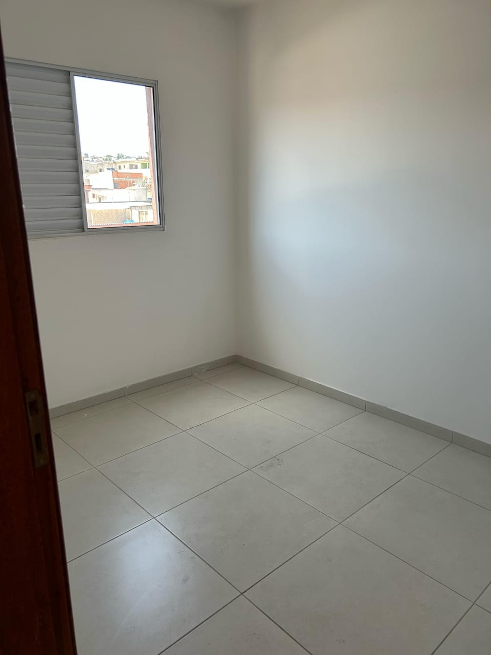  APARTAMENTO COM DESCONTO IMPERDÍVEL!   Jardim Imperador  Apenas 2 km do Shopping Aricanduva!   2 Dormitórios  1 Vaga Coberta Definitiva  Condomínio com elevador, salão de festas, churrasqueira e playground