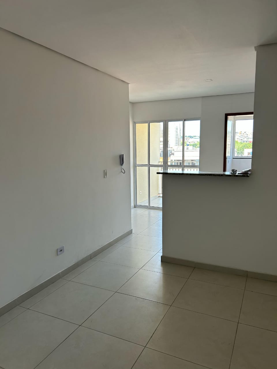  APARTAMENTO COM DESCONTO IMPERDÍVEL!   Jardim Imperador  Apenas 2 km do Shopping Aricanduva!   2 Dormitórios  1 Vaga Coberta Definitiva  Condomínio com elevador, salão de festas, churrasqueira e playground