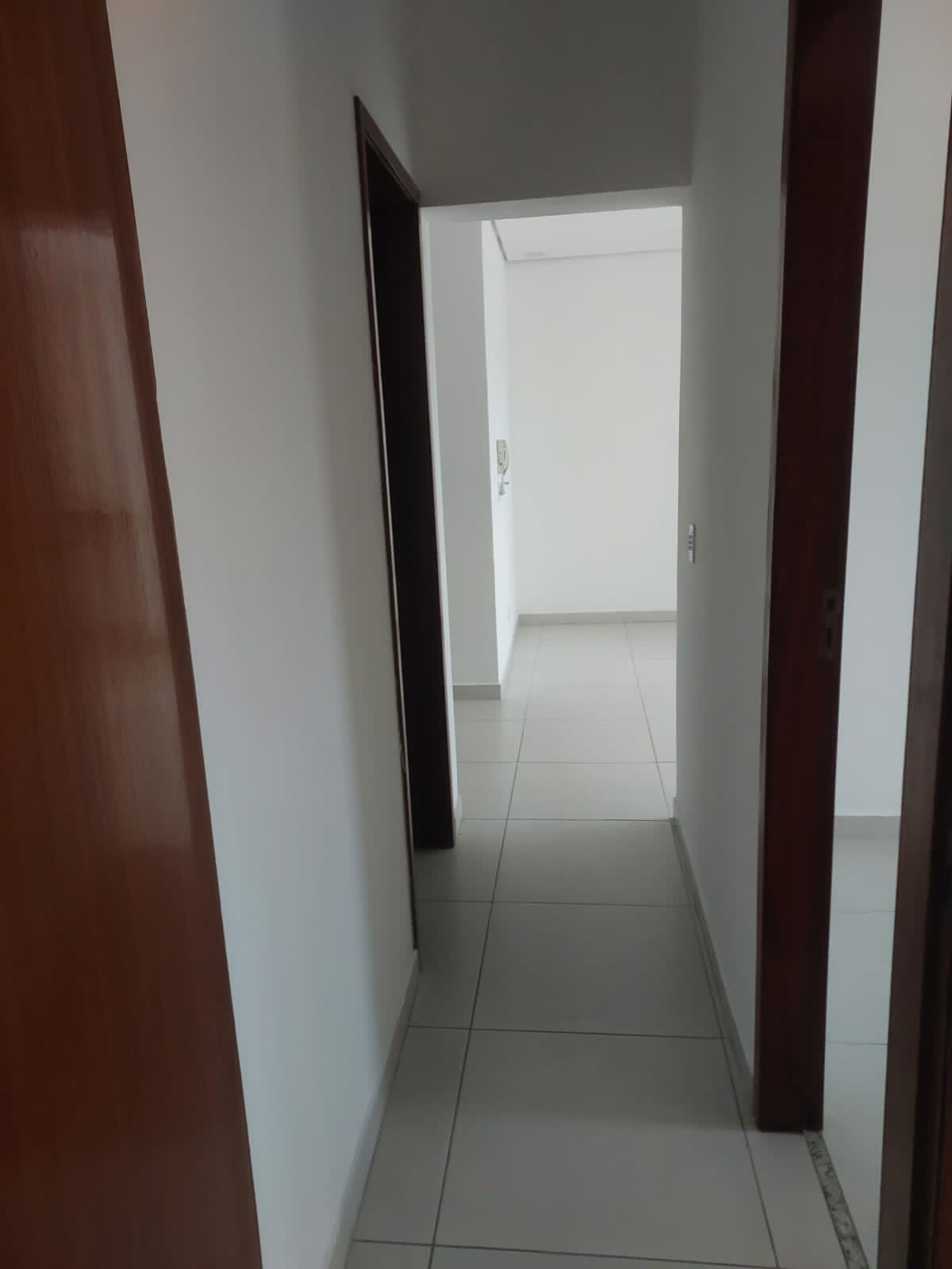  APARTAMENTO COM DESCONTO IMPERDÍVEL!   Jardim Imperador  Apenas 2 km do Shopping Aricanduva!   2 Dormitórios  1 Vaga Coberta Definitiva  Condomínio com elevador, salão de festas, churrasqueira e playground