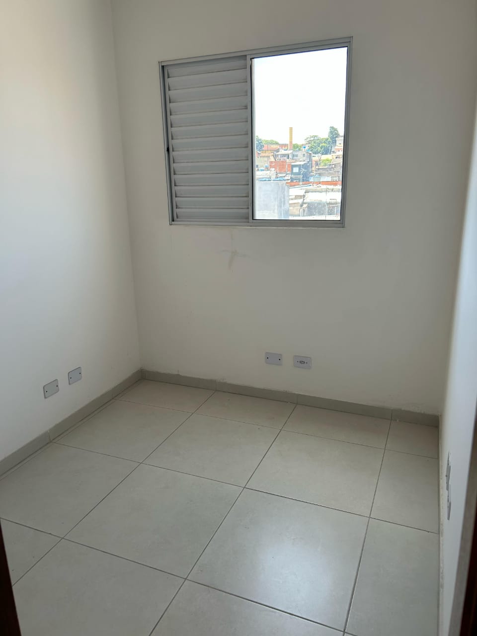  APARTAMENTO COM DESCONTO IMPERDÍVEL!   Jardim Imperador  Apenas 2 km do Shopping Aricanduva!   2 Dormitórios  1 Vaga Coberta Definitiva  Condomínio com elevador, salão de festas, churrasqueira e playground