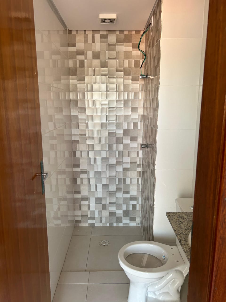  APARTAMENTO COM DESCONTO IMPERDÍVEL!   Jardim Imperador  Apenas 2 km do Shopping Aricanduva!   2 Dormitórios  1 Vaga Coberta Definitiva  Condomínio com elevador, salão de festas, churrasqueira e playground