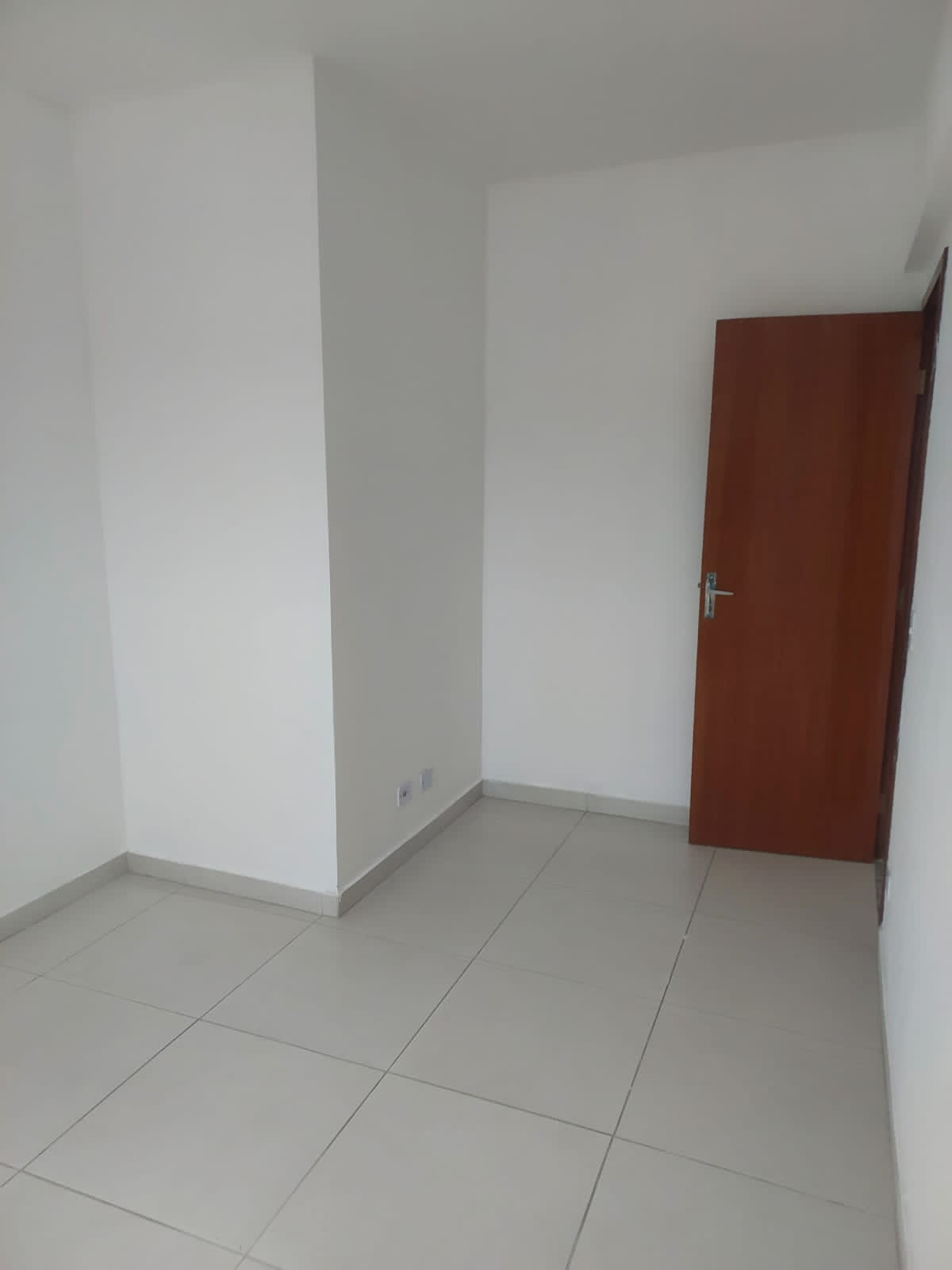  APARTAMENTO COM DESCONTO IMPERDÍVEL!   Jardim Imperador  Apenas 2 km do Shopping Aricanduva!   2 Dormitórios  1 Vaga Coberta Definitiva  Condomínio com elevador, salão de festas, churrasqueira e playground